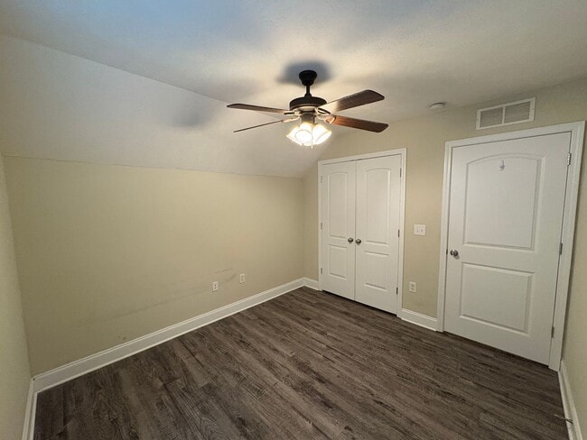 Building Photo - 1517 Kenton St
