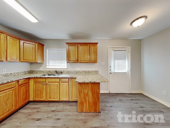 Building Photo - 185 Trout St