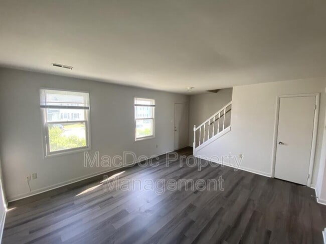 Building Photo - 5223 Magnolia Pl