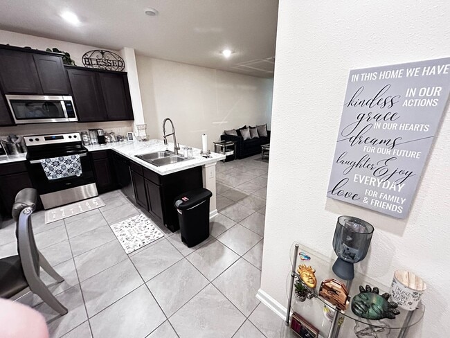 Building Photo - Immaculate 2/2.5 with the garage in the he...