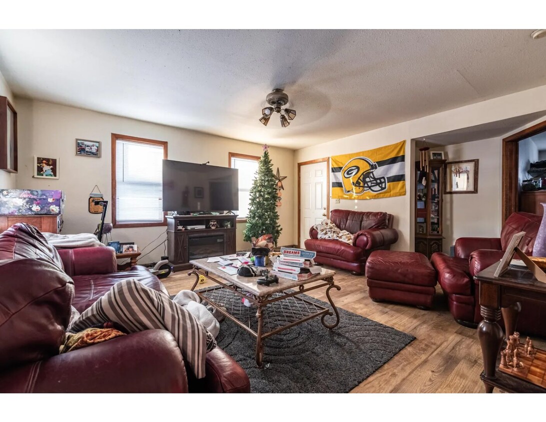 Primary Photo - 902 Johnson St