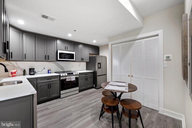 Foto del edificio - 3517 14th St NW