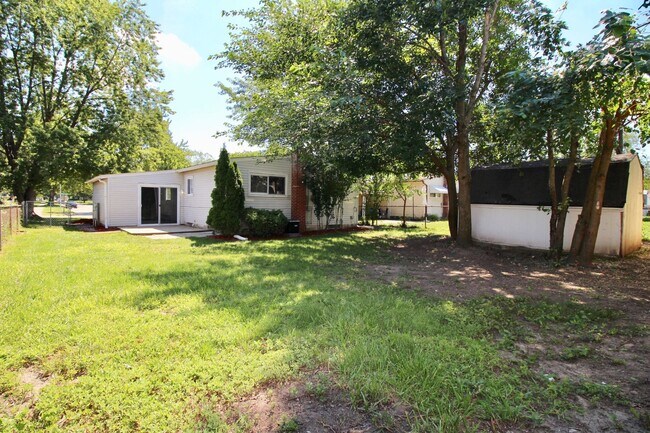 Building Photo - Neat and clean 3 bedroom ranch for rent in...