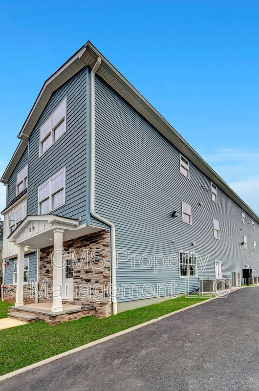 Building Photo - 88 Louis St