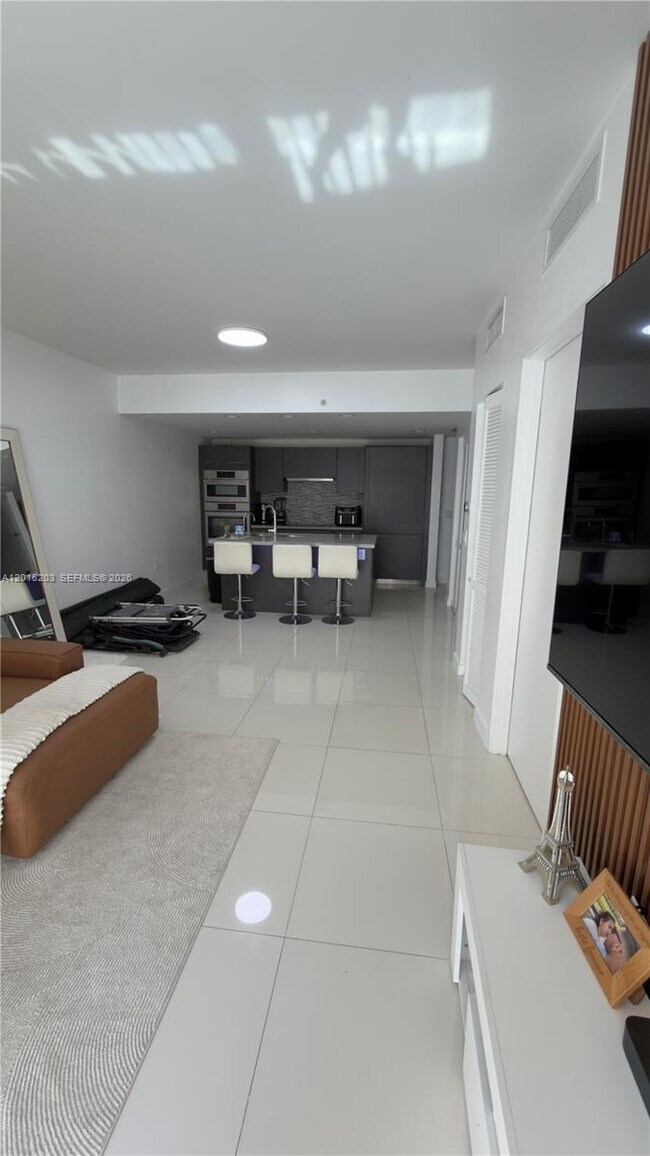 Foto del edificio - 7661 NW 107th Ave