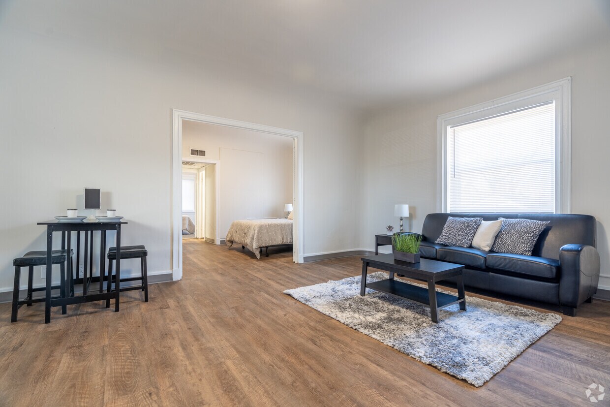 Donaldson Arms Apartments in Evansville, IN