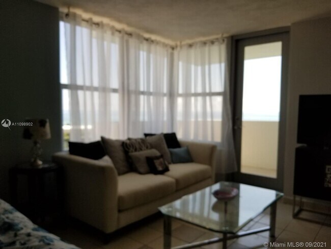 Building Photo - 2899  Collins Ave  1021 Miami Beach Fl 33140