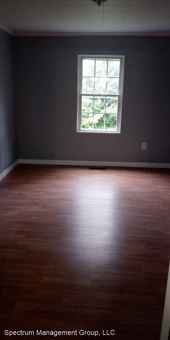 Building Photo - 3 br, 1 bath House - 1025 W. 5th North St
