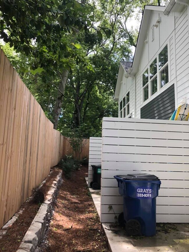 Building Photo - 509 Rosedale Ave