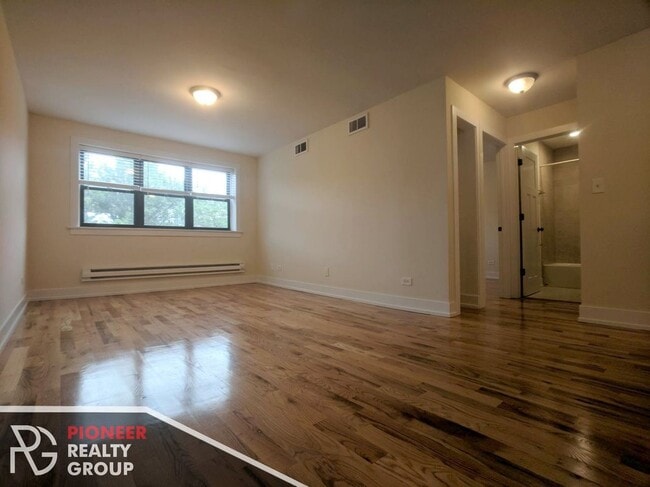 Building Photo - 555 W Arlington Pl