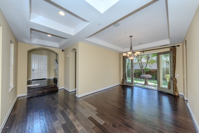 Building Photo - 3811 Belgain Ln
