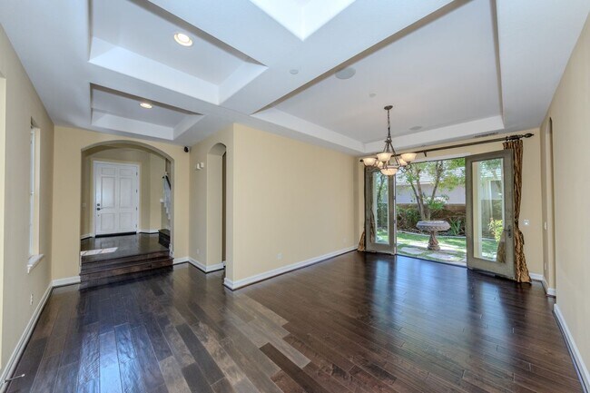Foto del edificio - 3811 Belgain Ln
