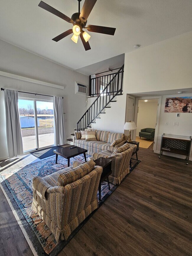 Foto del edificio - 1 BED | PLUS LOFT AREA | 1.5 BATH | FURNISHED | APARTMENT | RAPID VALLEY