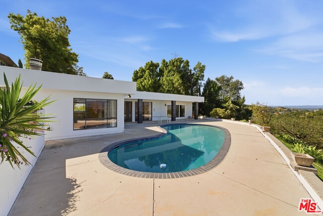 Building Photo - 3329 Dona Rosa Dr