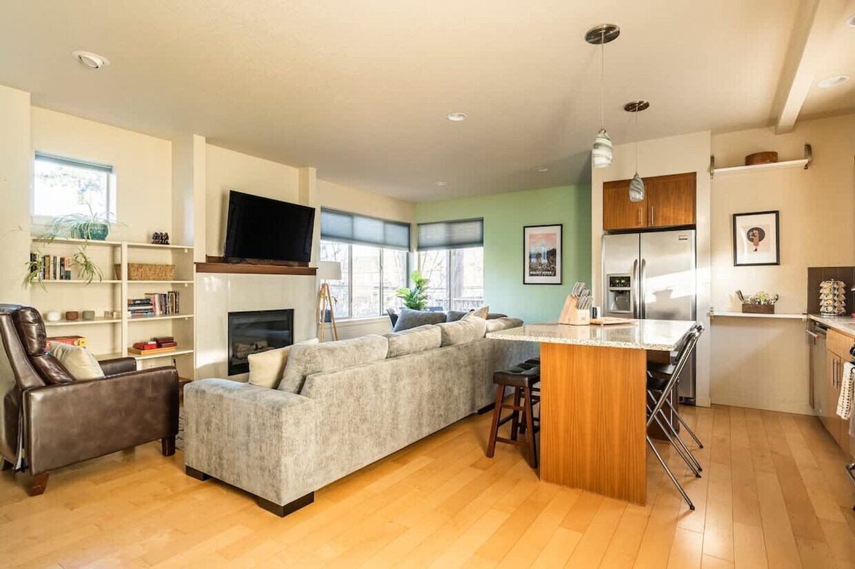 Foto principal - 5264 NE Garfield Ave.