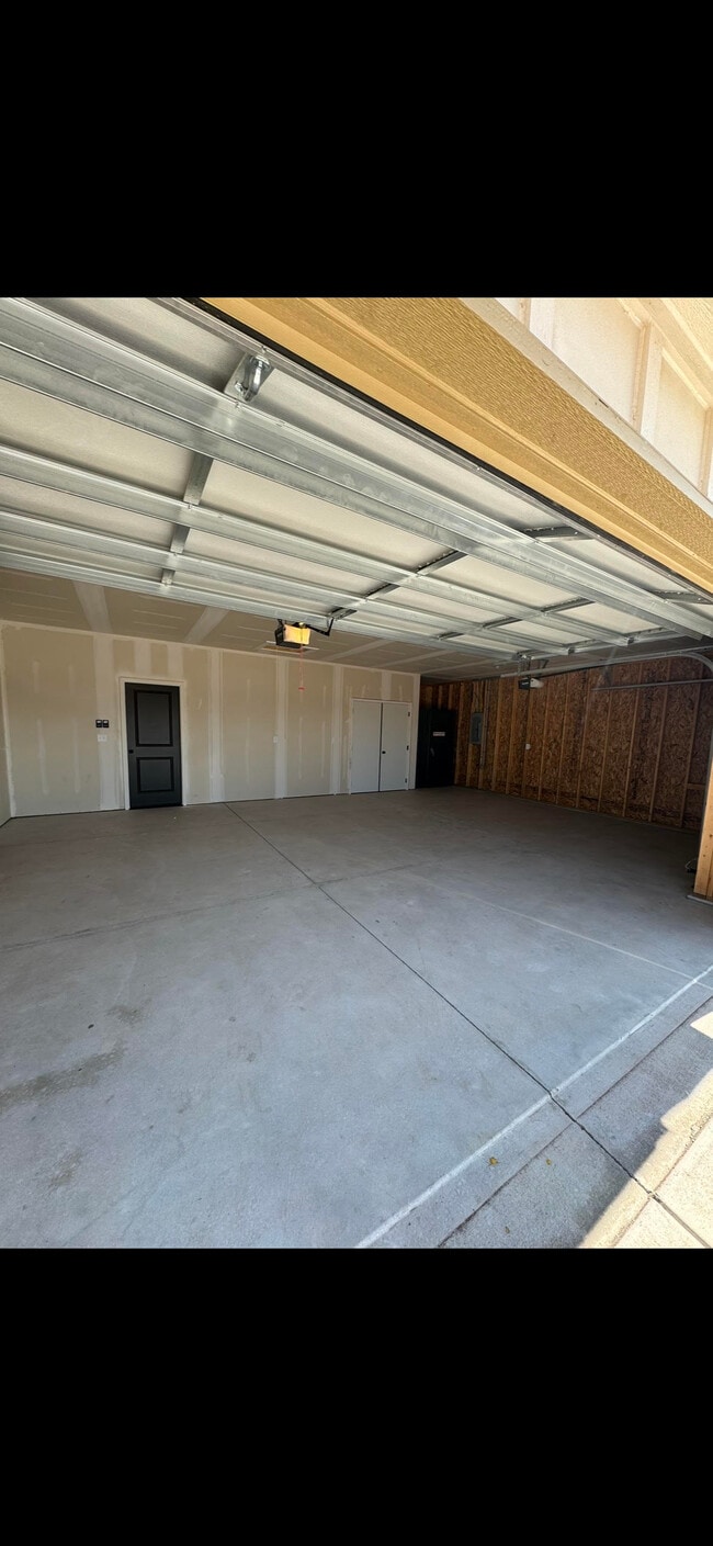 Building Photo - 792 Trails End Ct