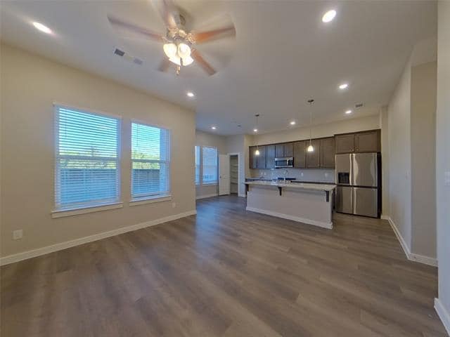 Building Photo - 5476 Sandstone Dr