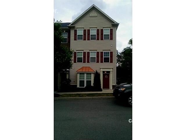 Building Photo - Immaculate end unit Cranberry Townhome