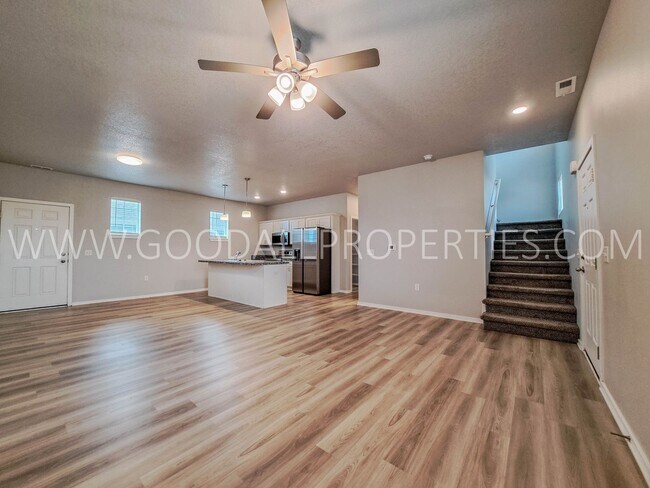 Foto del edificio - Stunning 3-Bedroom end unit Townhome in Wa...