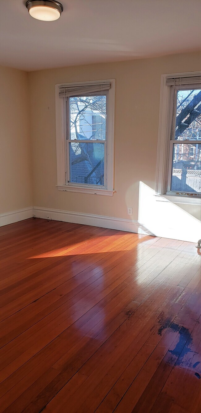 Foto del edificio - 116 Thorndike St
