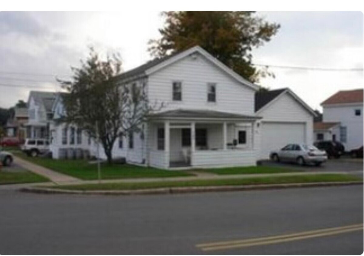 Foto principal - 144 W Utica St