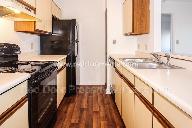 Foto del edificio - 4381 Village Pkwy Cir W