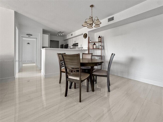 Foto del edificio - 2123 Renaissance Blvd