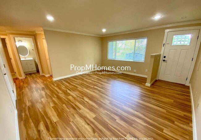 Building Photo - Charmingly Updated Three Bedroom Home in South Hillsboro!