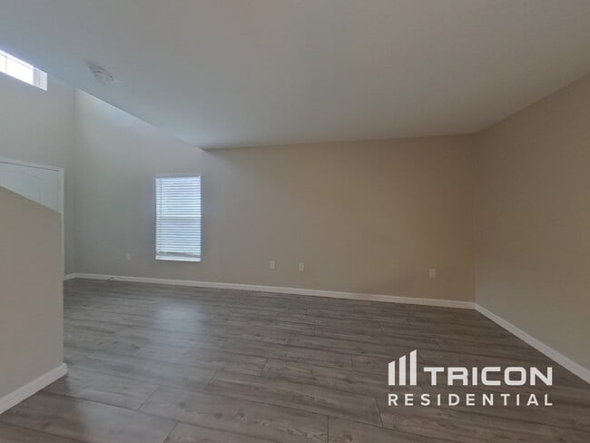 Building Photo - 1066 Mansfield Rd