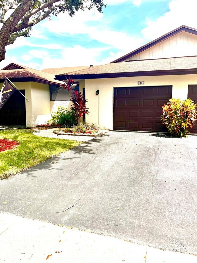 Foto del edificio - 6080 NW 92nd Ave
