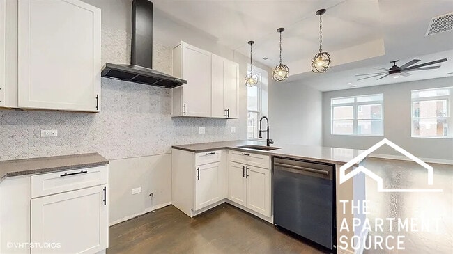 Building Photo - 3253 N Elston Ave