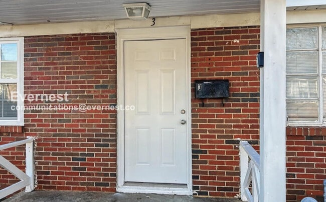 Building Photo - 1018 4th Ave W