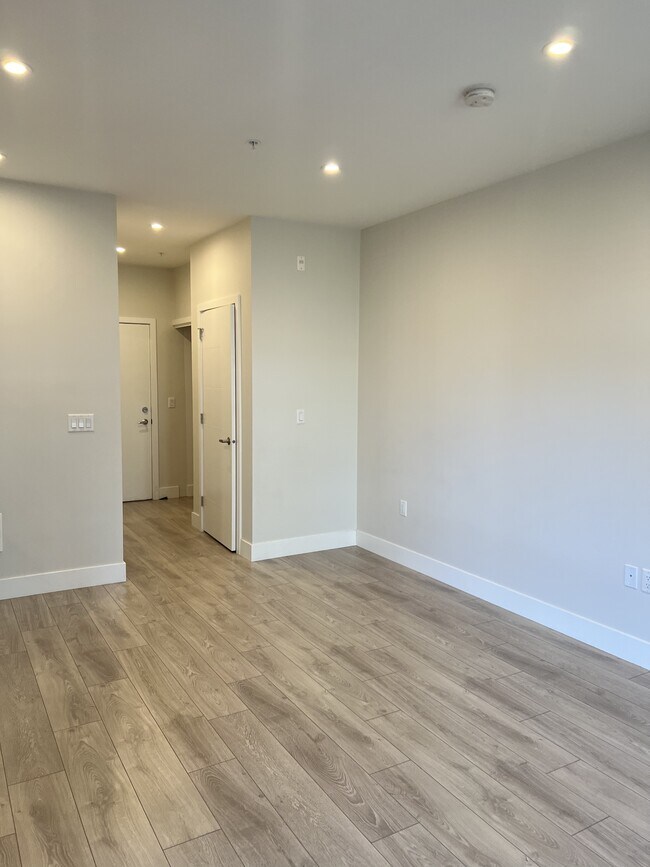 Building Photo - 45500-45500 Market Way