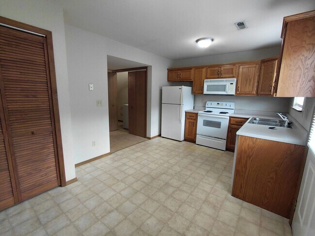 Building Photo - 24910 Scenic Dr