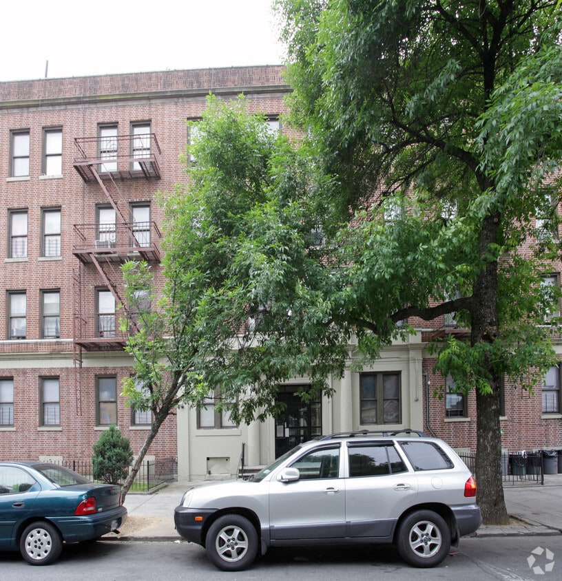 Building Photo - 270 Parkside Ave