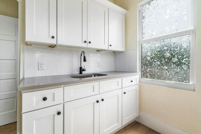 Building Photo - 414 33rd St