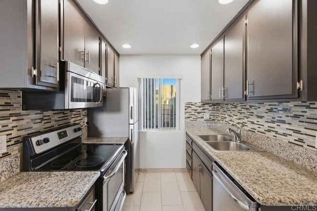 Building Photo - 2266 Grand Ave