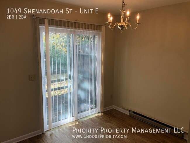 Building Photo - 2 Bedroom, 1.5 Bathroom Townhome, Harrison...