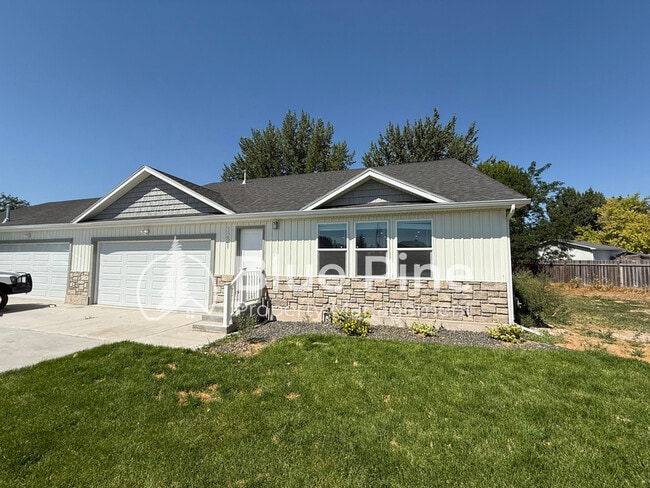 Building Photo - 3221 East Reynard Ln