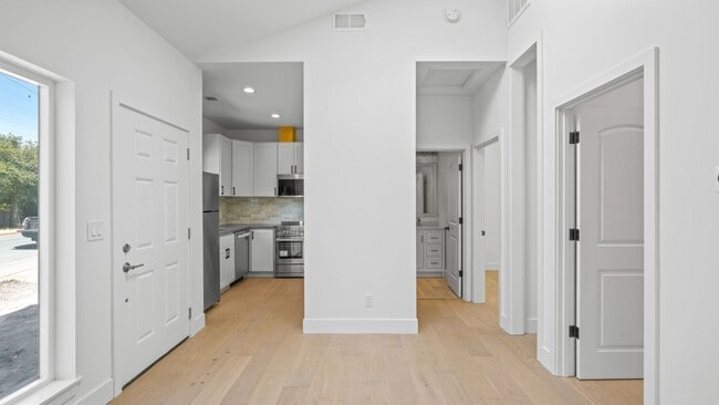 Building Photo - 348 San Pablo Ave