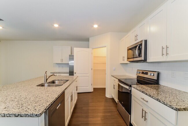 Building Photo - 2160 Bridlewood Dr