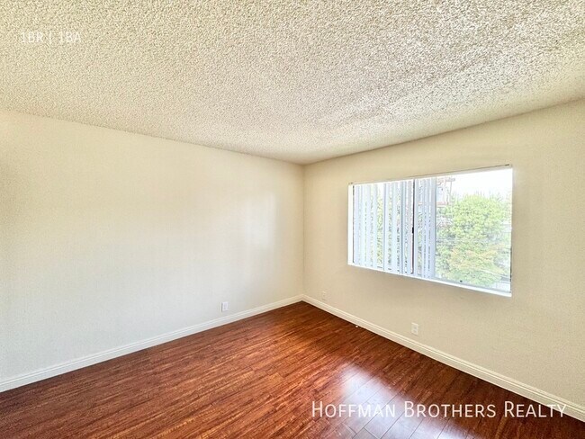 Foto del edificio - 15040 Vanowen St