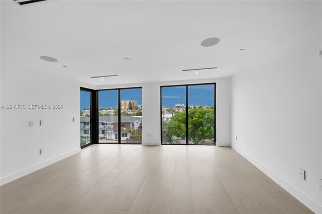 Foto del edificio - 3220 NE 7th St