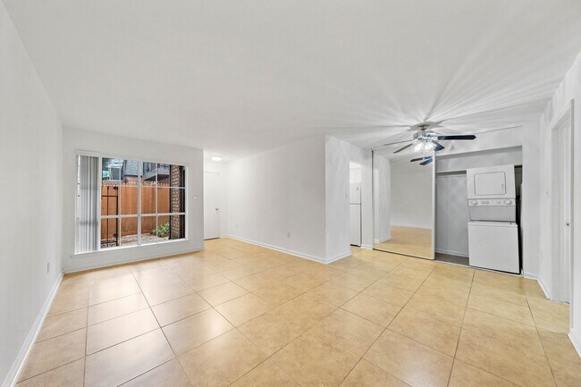 Foto del edificio - 711 Holiday Dr