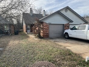 Building Photo - 8910 Oak Valley Dr