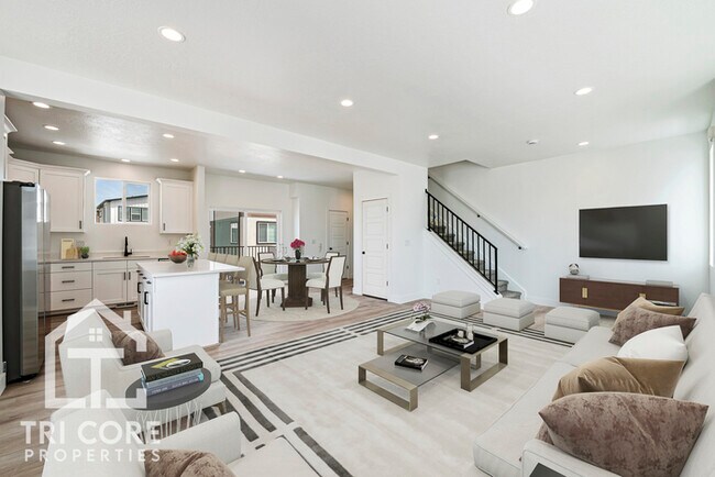 Photo - 142 E Lavalle Ct Townhome