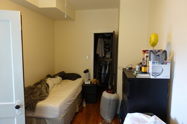 Foto del edificio - 2116 N Oakley Ave