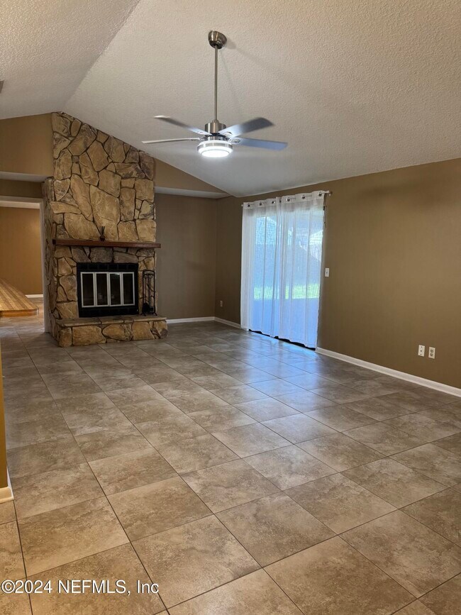 Building Photo - 8136 Coralberry Ln