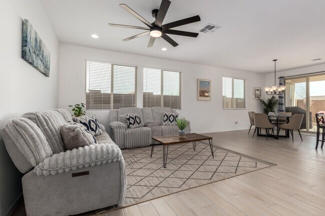 Foto del edificio - Newer Home! Northwest Valley Location!