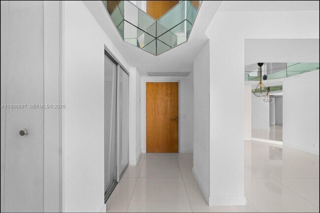 Foto del edificio - 3610 Yacht Club Dr